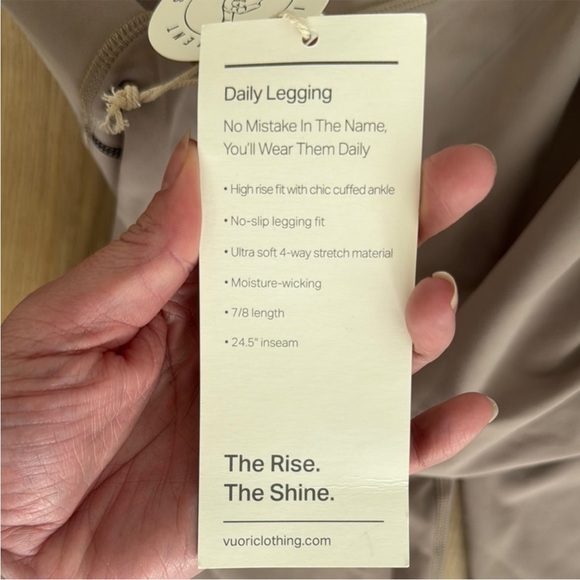 NWT Vuori Daily Sport Leggings in Graphite - Picture 9 of 9